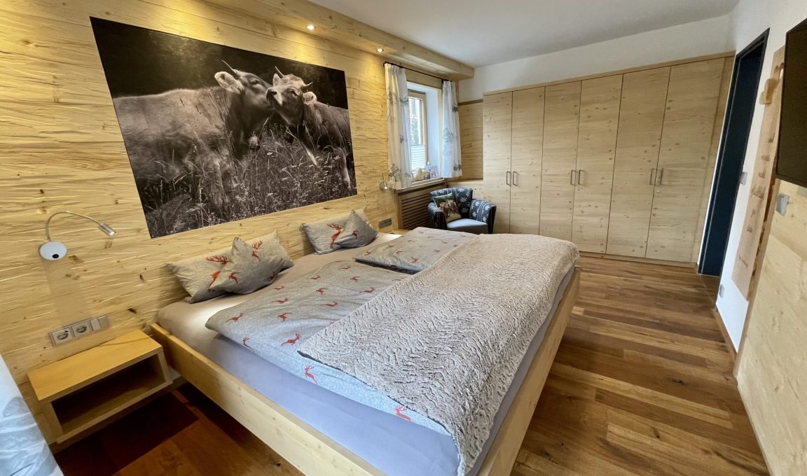 Großes 2 x 2 m Bett